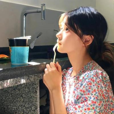 小姑娘艾萝依